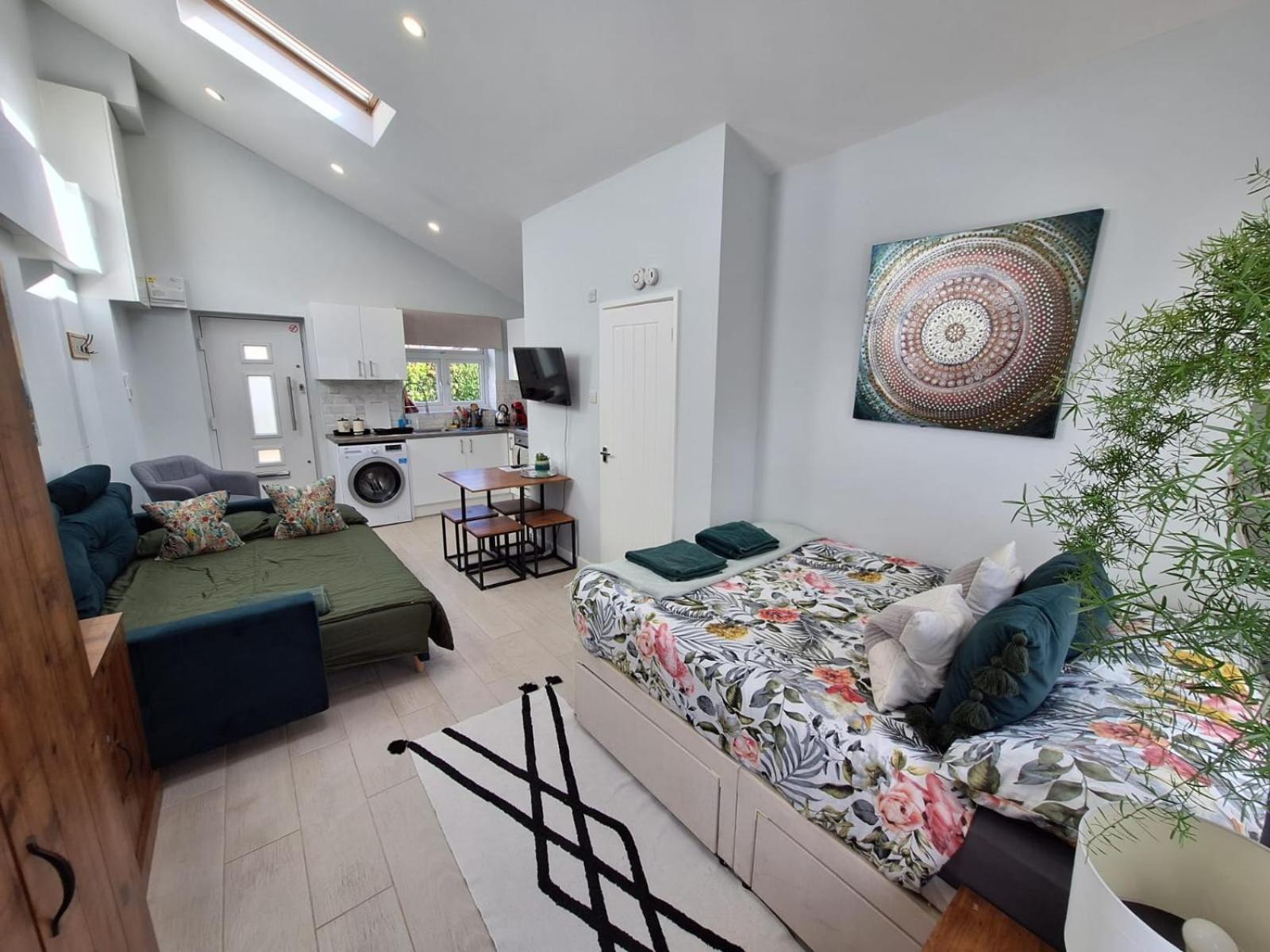 New, Stylish Studio Flat With Private Patio And Free On-Street Parking Check Out At 11Am Bournemouth Exterior foto